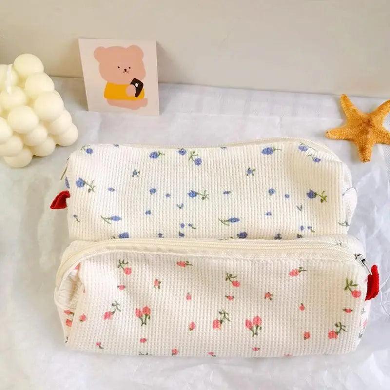 Simple Small Flowers White Fresh Style Pencil Bag Students Pencil Cases Unique Makeup Lightweight Cosmetic Bag Pouch Stevvex