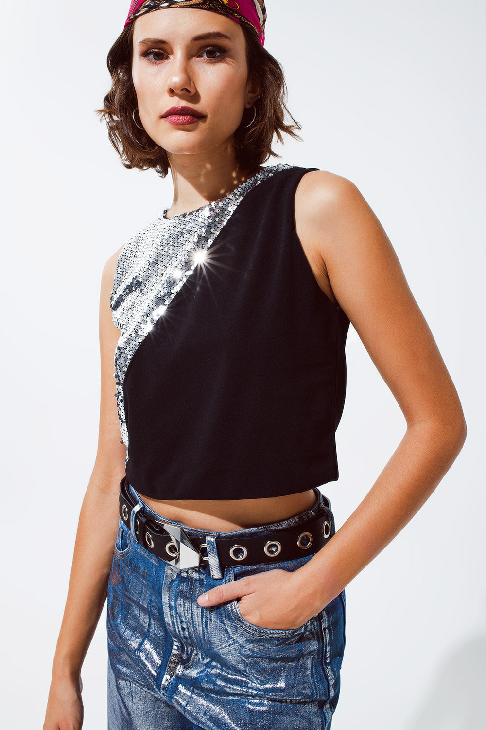 Sleevless Croptop With Diagonal Silver Sequin Detail in Black Q2store