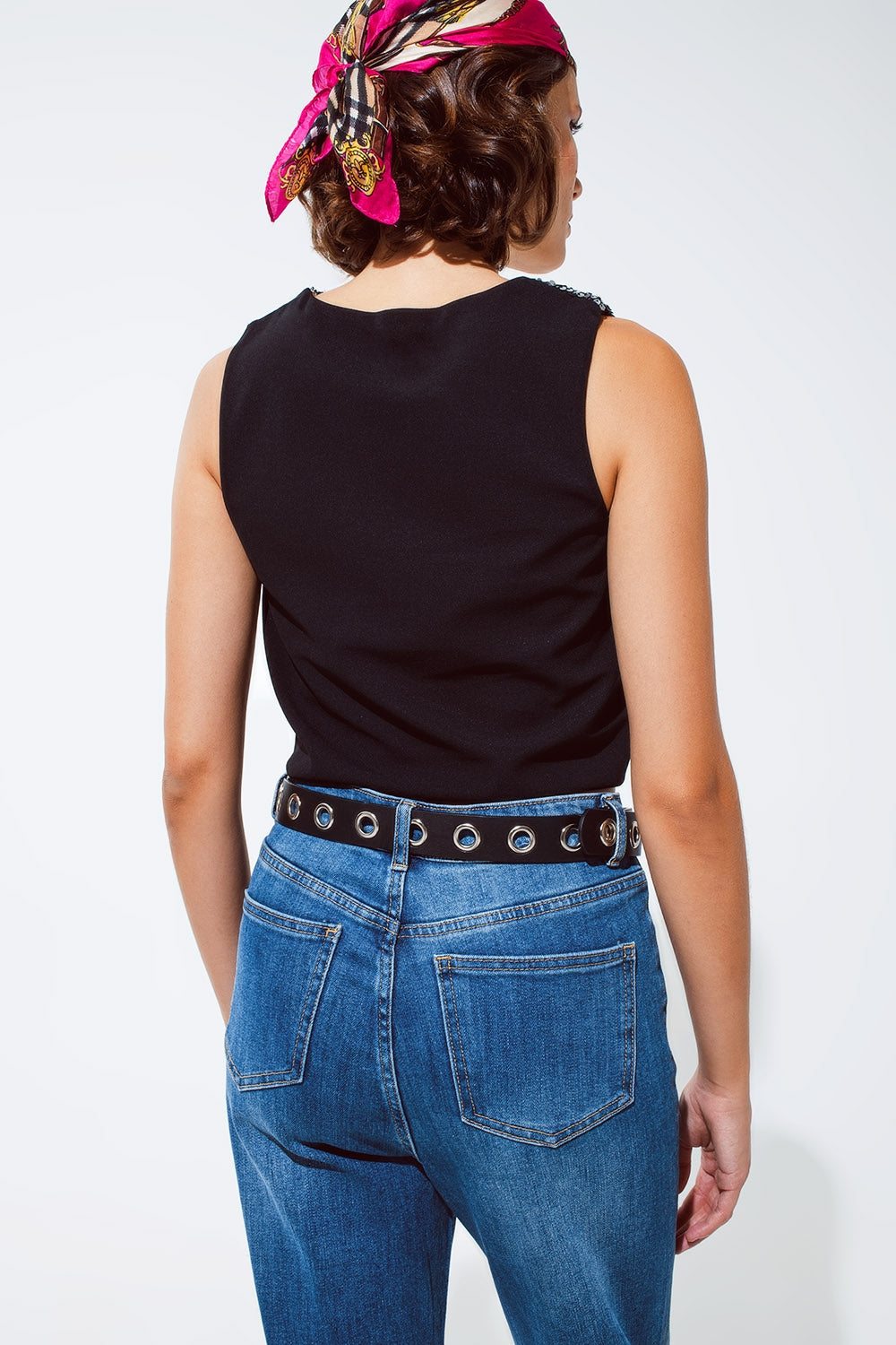 Sleevless Croptop With Diagonal Silver Sequin Detail in Black Q2store