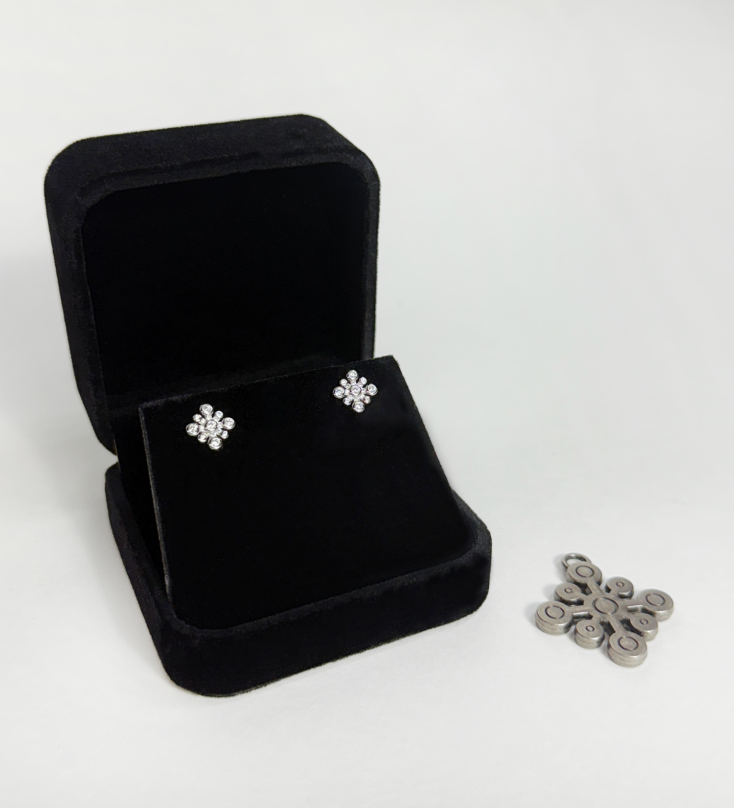 NORTH STAR EARRINGS (11mm) Jakischrist
