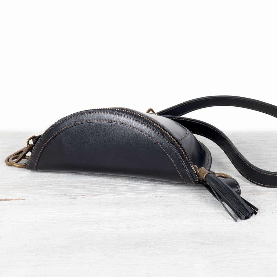 Sonoma Sling Bag in Black Urban-Equestrian