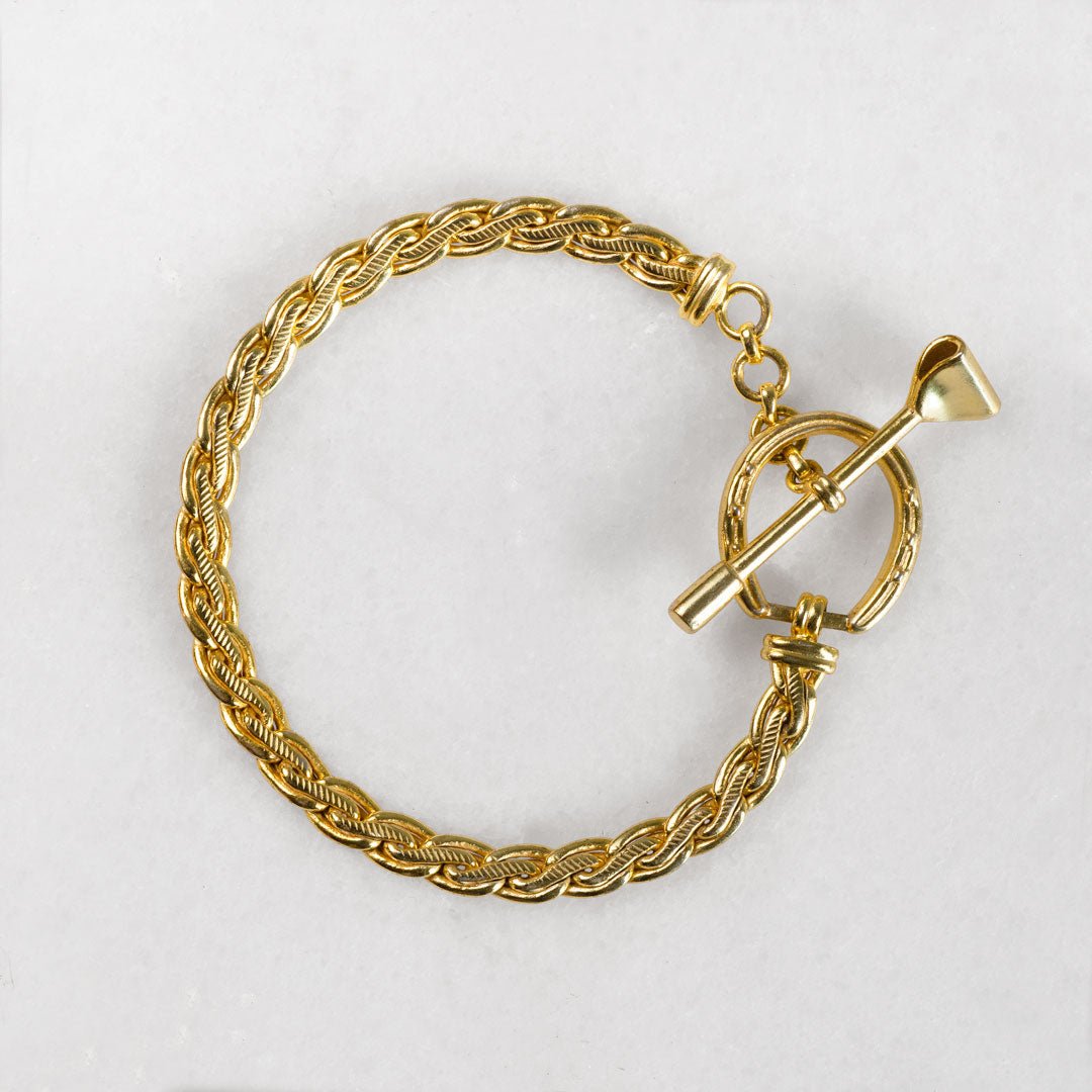 Luxe Horseshoe Clasp Bracelet in Gold Urban-Equestrian