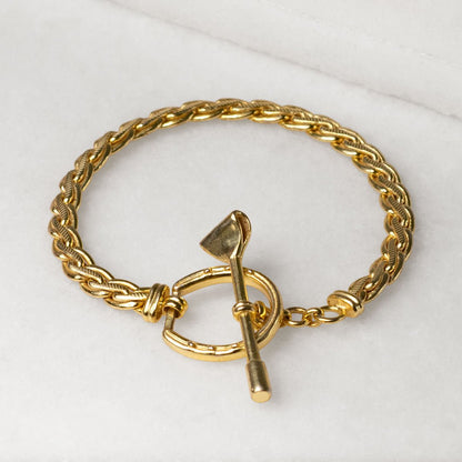 Luxe Horseshoe Clasp Bracelet in Gold Urban-Equestrian