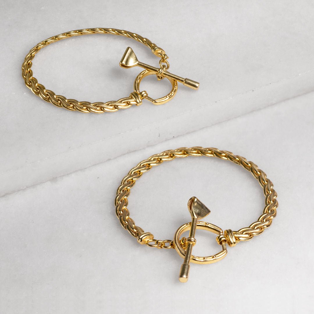 Luxe Horseshoe Clasp Bracelet in Gold Urban-Equestrian