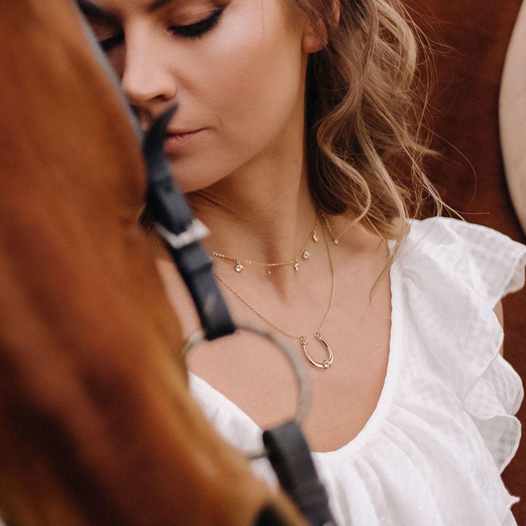 Trinity - Moissanite Stone Horseshoe Necklace in Gold Urban-Equestrian