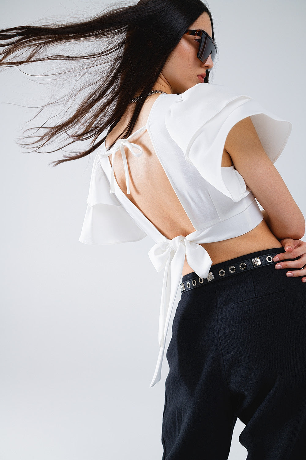 White Crop Top With Short Sleeves And V-neck Q2store
