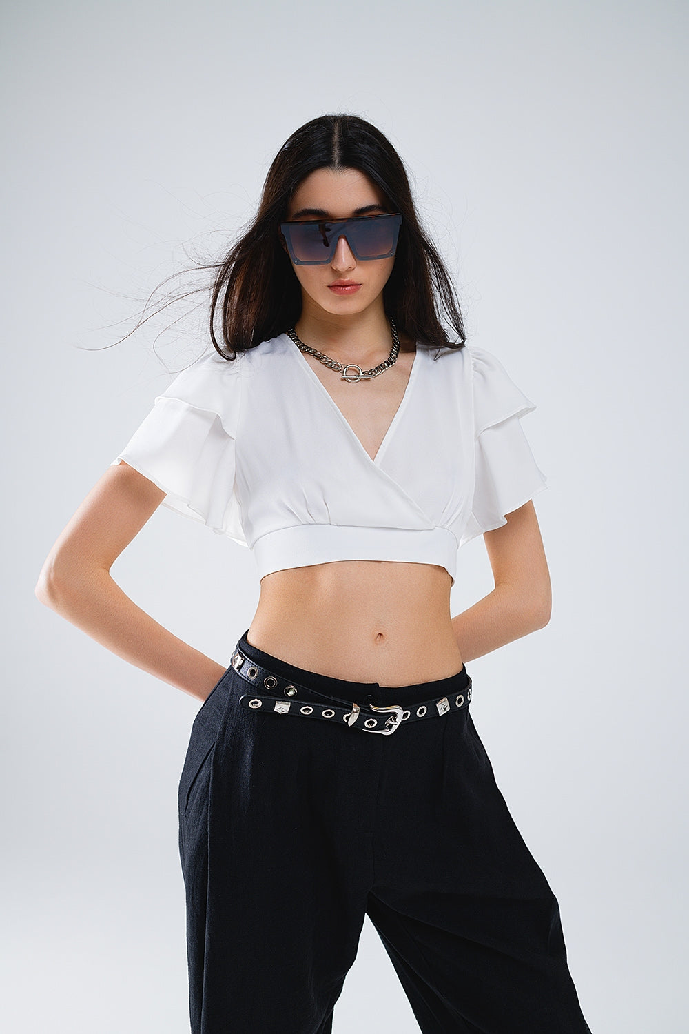 White Crop Top With Short Sleeves And V-neck Q2store