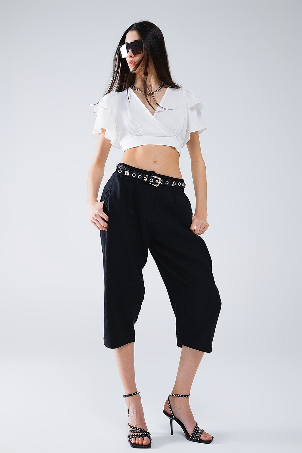 White Crop Top With Short Sleeves And V-neck Q2store